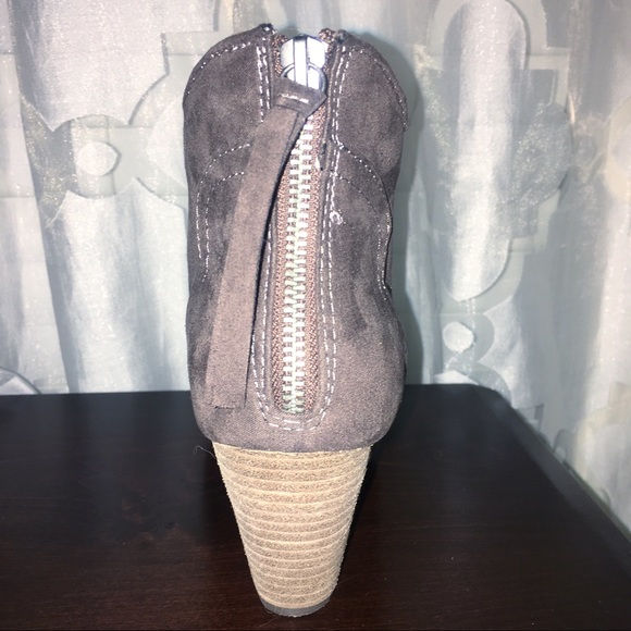 Report I NWOT I Brown Faux Suede Booties - Picture 7 of 7